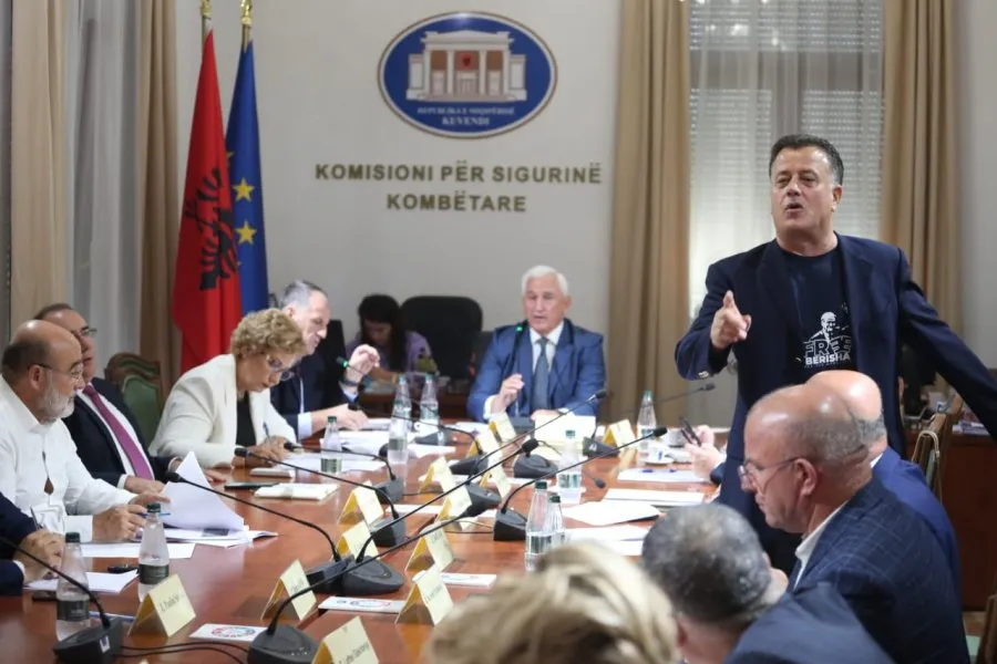 Deputeti Noka debate me ministrin Hoxha: Mund të kishte kandiduar edhe Durim Bami dhe do e kishit pranuar