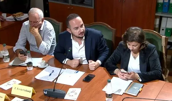 Salianji: Po i tenderoni drejtorët në qarqe që të ndihmojnë në zgjedhje! Ardi Veliun e kishit analfabet, s’lexonte dot abetaren