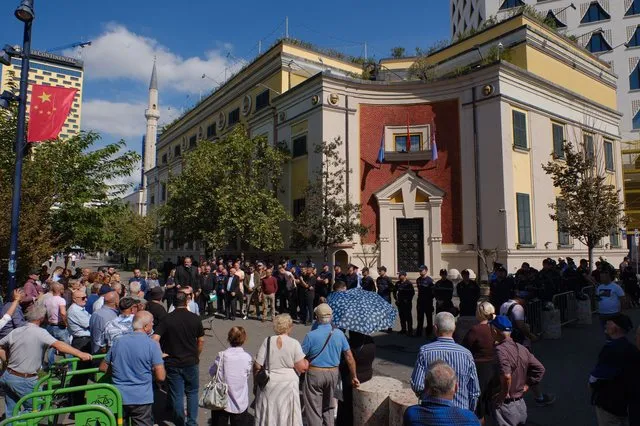 Protesta para bashkisë,Balliu: SPAK duhet të hetojë Belinda Ballukun, menaxhon 75 përqind të buxhetit