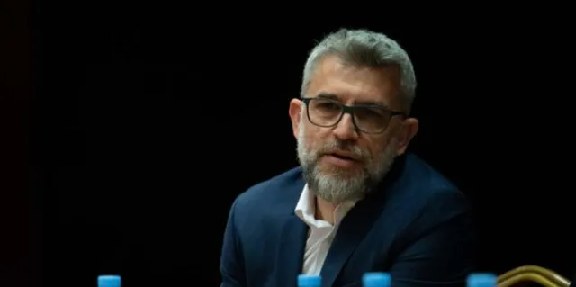 Shkarkohet nga detyra drejtori i Cirkut Kombëtar