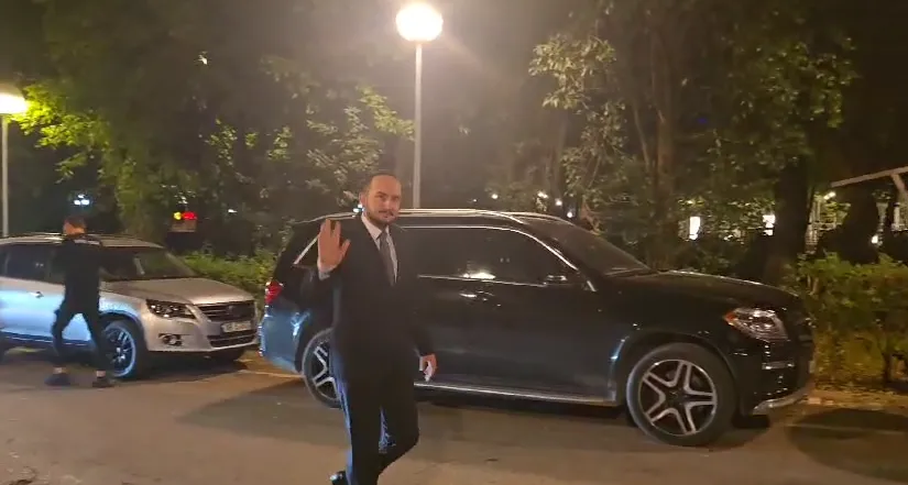 Salianji mbërrin në selinë e PD për të marrë pjesë në mbledhjen e Kryesisë