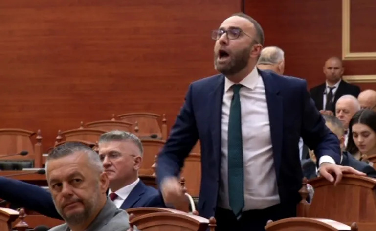 Bardhi reagon pasi PS e dënoi me 60 ditë: Këta të fusin në burg pa ligj e prova, jo më mos të të përjashtojnë nga Kuvendi