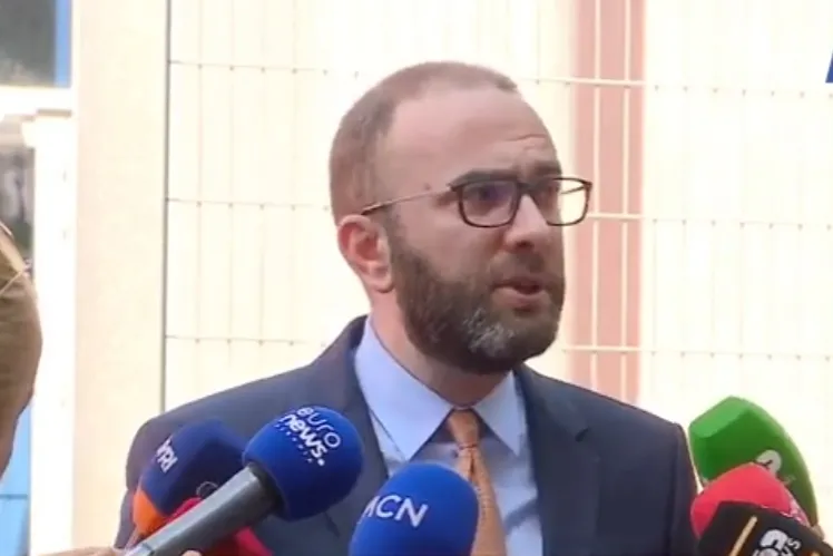 Bardhi i përgjigjet Peleshit: Refuzuat dy herë respektimin e vendimit të Gjykatës Kushtetuese për llogari të korrupsionit të Xhaçkës