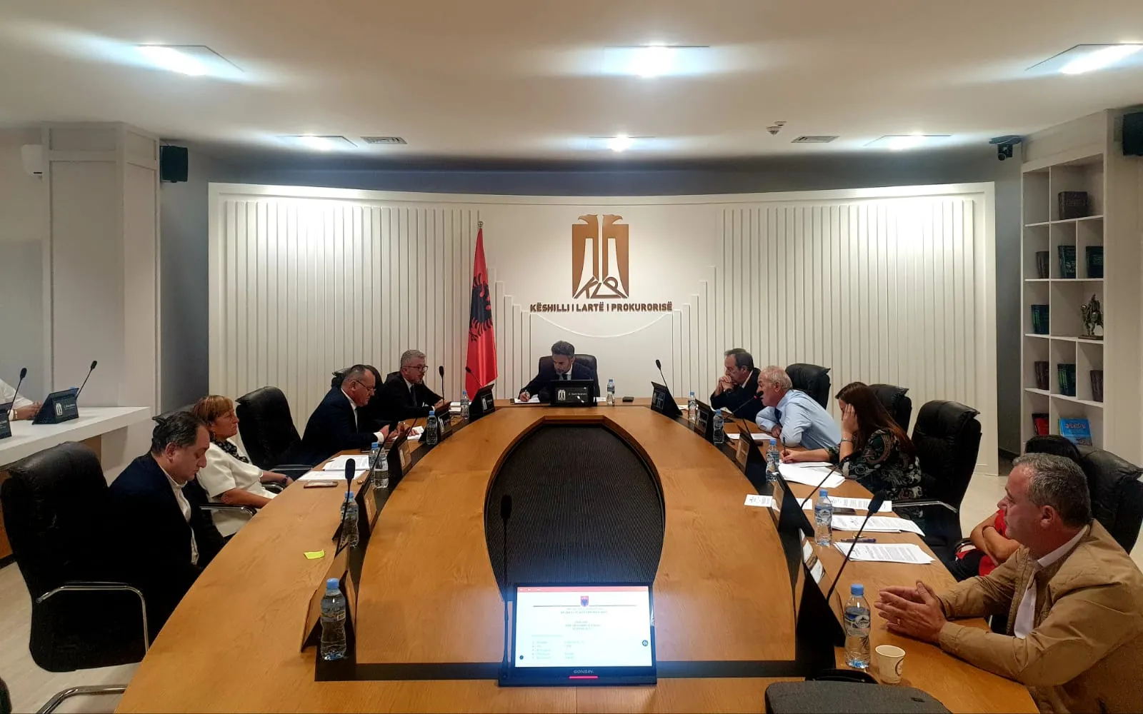 Komisionit “Xhafaj” i  bindet vetëm KLP me pjesëmarrje,cakton si përfaqsues Arta Mandron e Vatë Stakajn