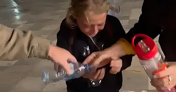Hedhja masive e gazit lotsjellës nga policia, e mitura dëmton sytë