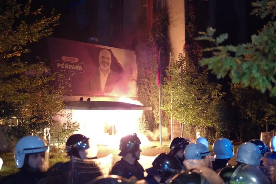 Policia e Tiranës nis shoqërimet pas protestës