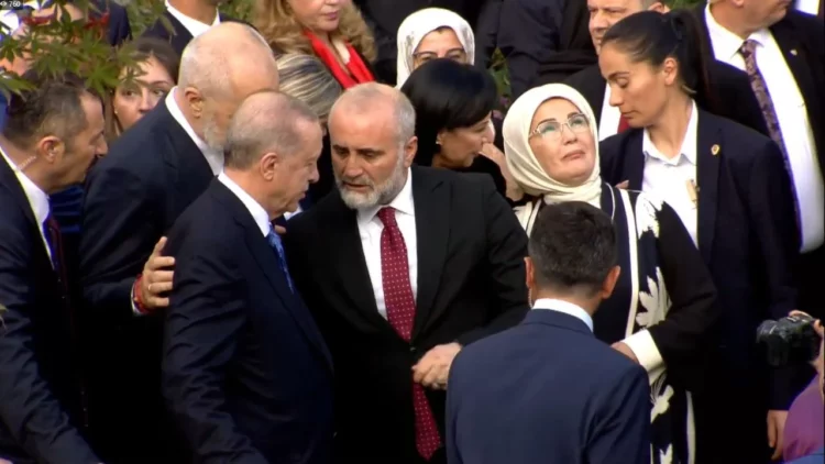 Hapet Xhamia e re e Namazgjasë,Rama dhe Erdogan të shoqëruar nga bashkëshortet