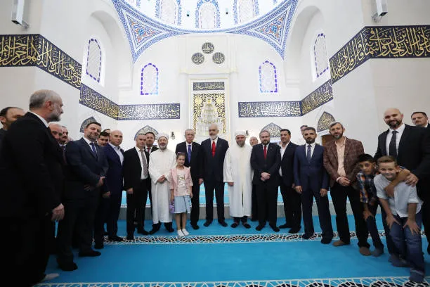 Ish-pronarët e tokës revoltohen me Ramën: S’jemi dëmshpërblyer, namazi në Xhaminë e Namazgjasë