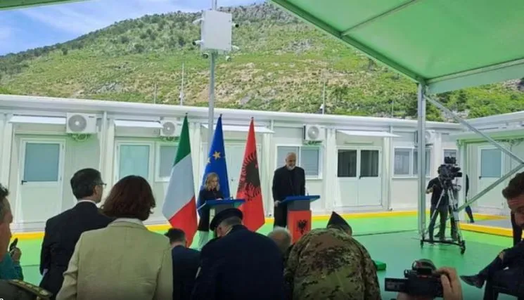 Brenda javës mbërrijnë emigrantët e parë, në Gjadër dhe Shëngjin