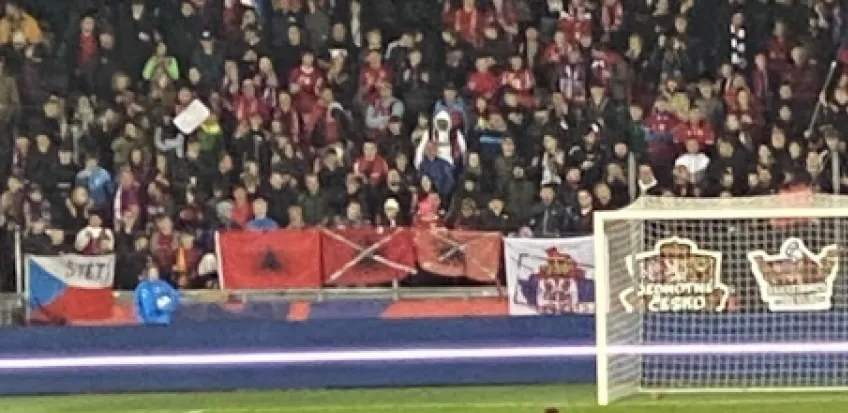 Provokim i turpshëm nga tifozët çekë, flamur serb në stadium dhe injorim i simboleve kuqezi