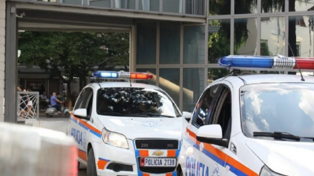 Policia e Tiranës arreston 15 persona për trafik emigrantësh