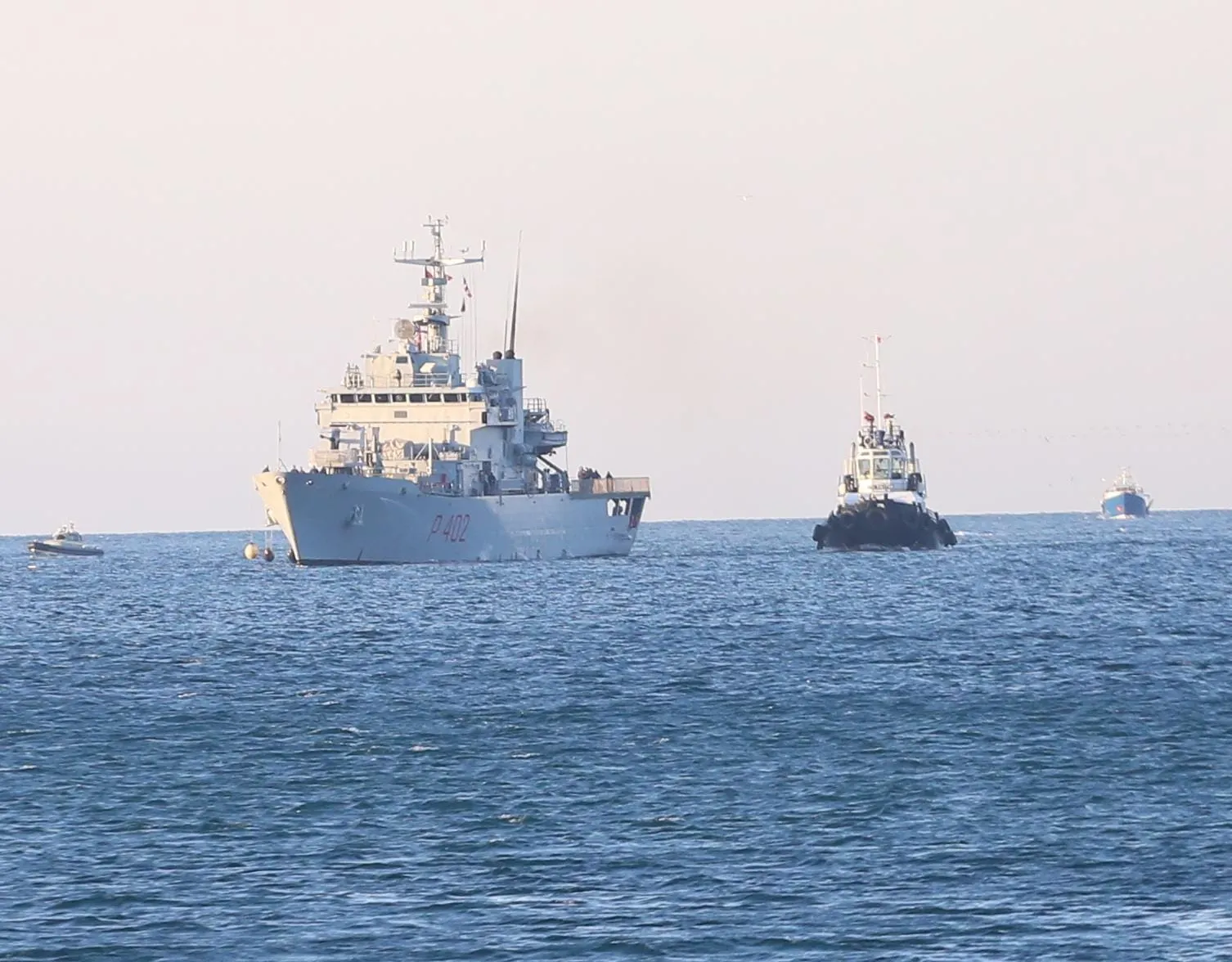 Shëngjin/ Mbërrin anija ‘Libra’ e marinës italiane  me 16 emigrantët e parë