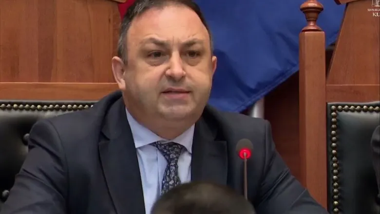 Ministri Hoxha paralajmëron për kallëzim penal ndaj deputetëve të PD-së: Bëhet fjalë për zjarrvënie të qëllimshme