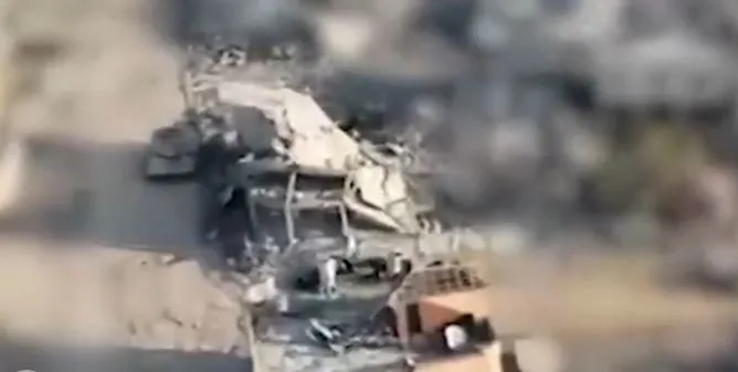 Momenti kur tanku izraelit godet liderin e Hamasit, Yahya Sinwar (VIDEO)