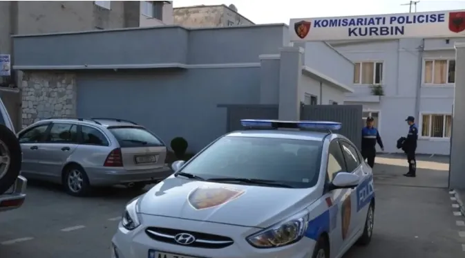 Kurbin/ 30-vjeçari vret vetën me automatik brenda në banesë