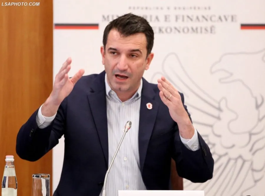Erion Veliaj refuzon të komentojë ndryshimin e drejtorëve