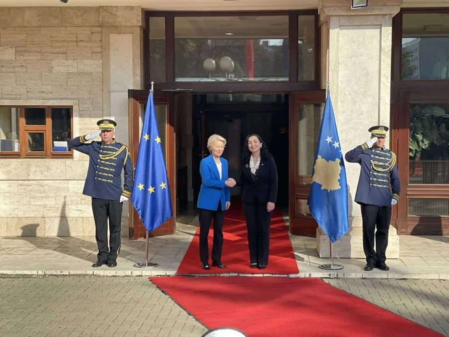 Ursula von der Leyen  në Kosovë, takohet me Osmanin dhe Kurtin