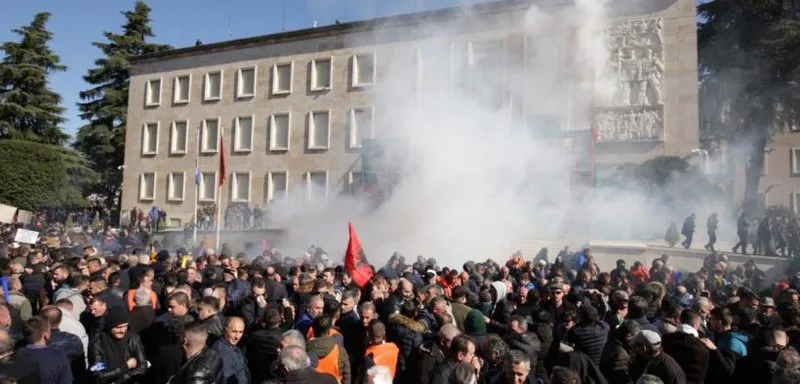 Opozita proteston sot në të gjithë Shqipërinë, deputetët prijnë protestuesit në 6 segmente kryesore