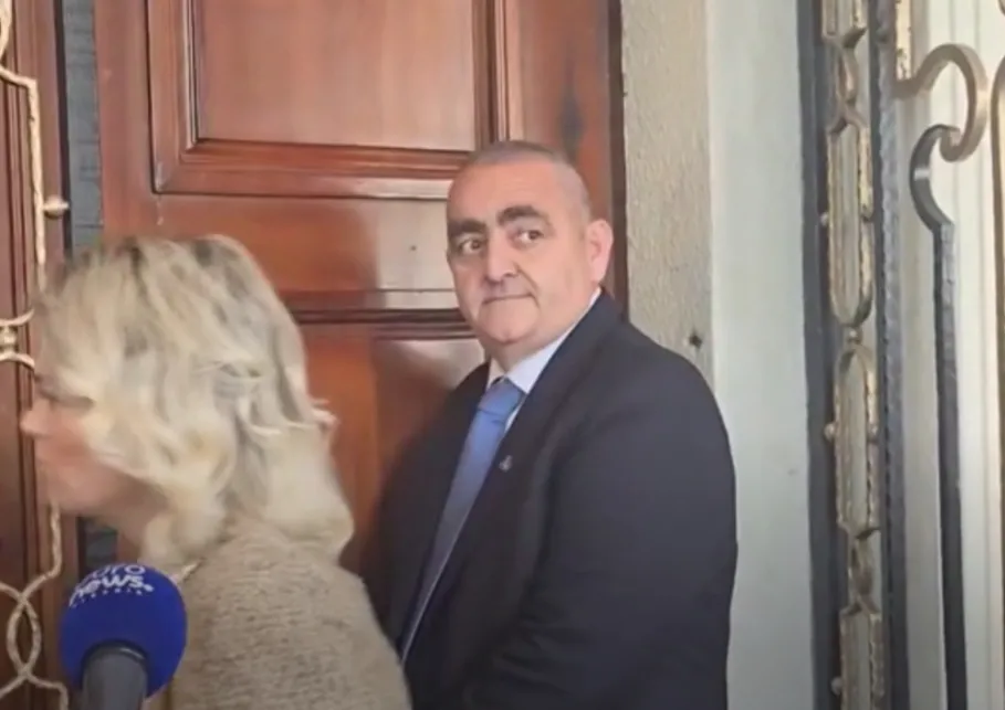 Socialistët i mbyllin derën eurodeputetit Fredi Beleri