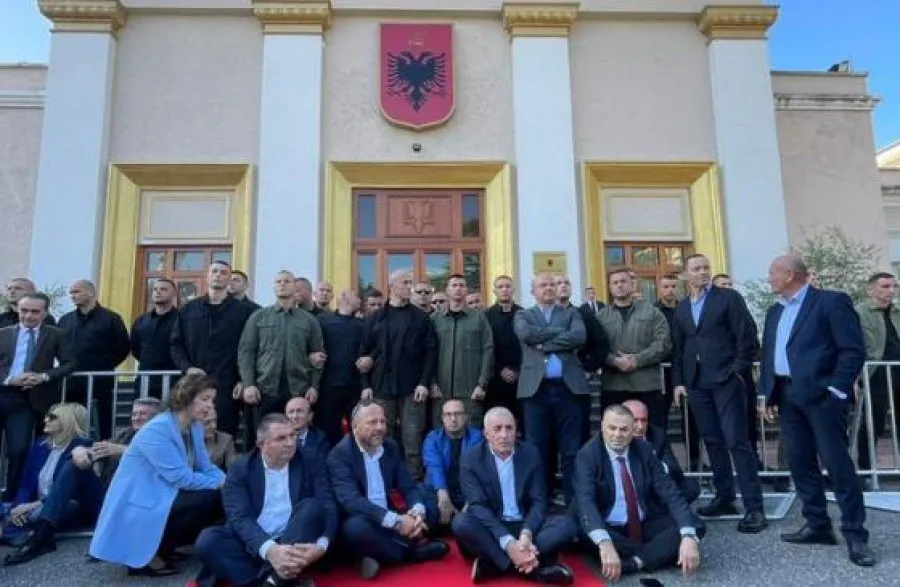 Bardhi  i përgjigjet ambasadorit të BE-së: E vërteta është që opozita është përjashtuar nga Kuvendi…