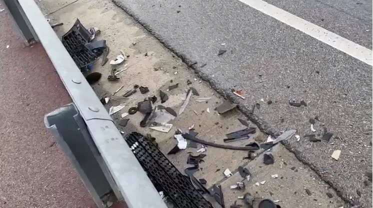 Makina e OSHEE përplaset me një autoveturë; plagosen rëndë dy punonjësit