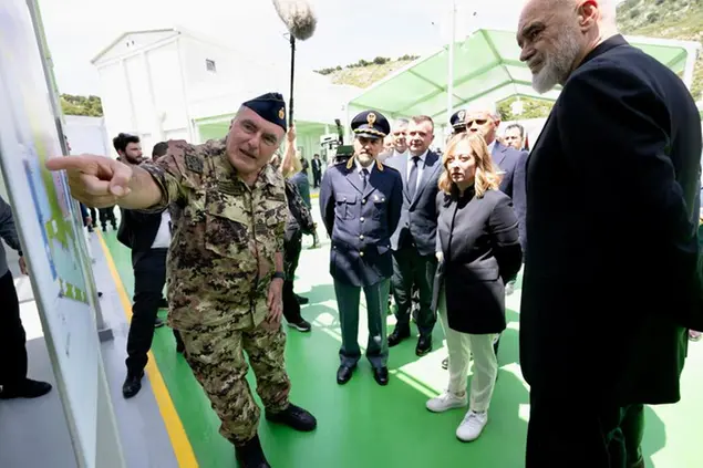 Operatorët e qendrave të emigrantëve kthehen të gjithë në Itali