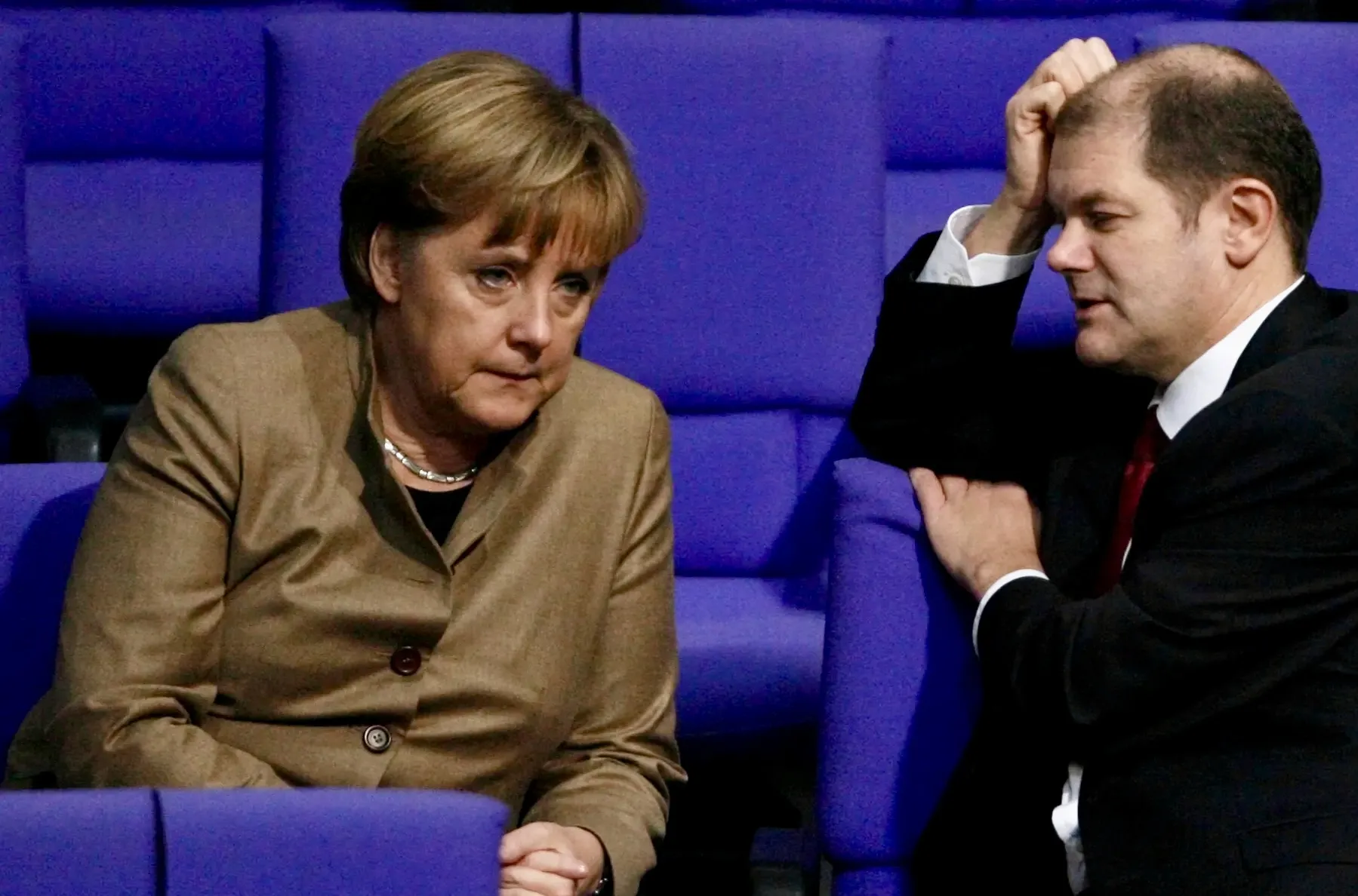 Si e shpëtoi Merkel karrierën e Scholz