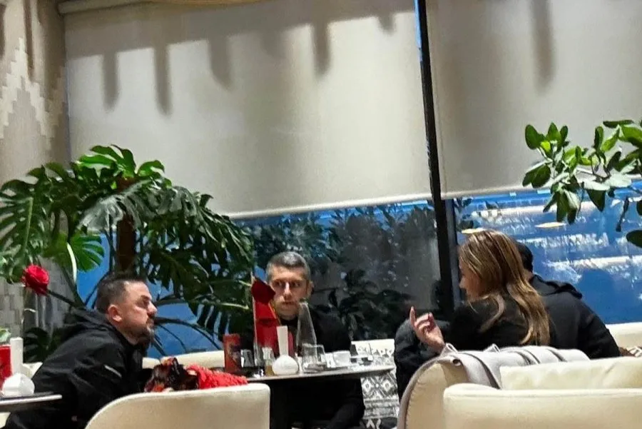 Drejtorët e bashkisë së Tiranës kalojnë në zonën Vip në Rinas