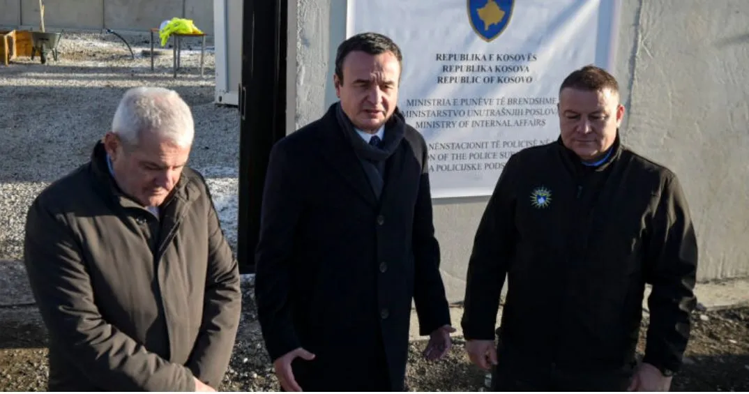 Kurti merr pjesë në vendosjen e gurit të themelit në Izvor