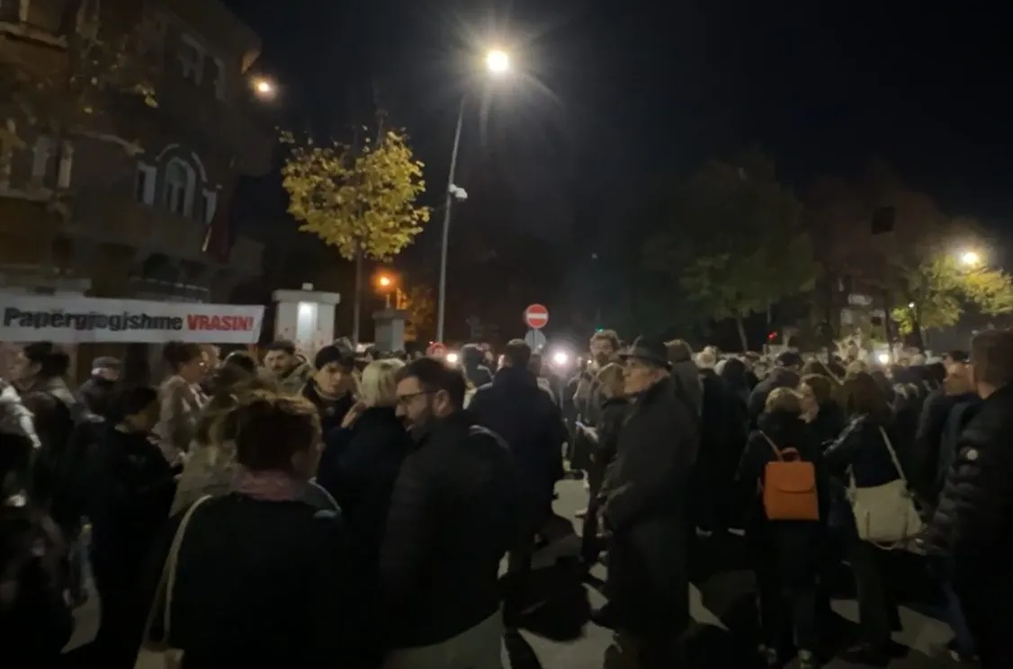Vrasja e Martin Canit, protestuesit kërkojnë dorëheqjen e Ogerta Manastirliut