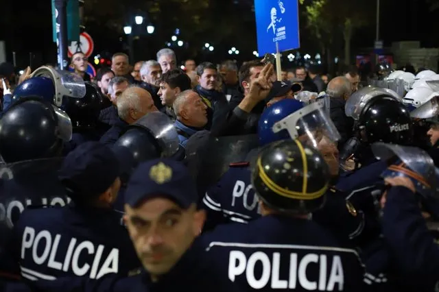 Denoncimi i Bardhit  : Gjysma e punonjësve të policisë pa numër identifikimi, shkelet ligji