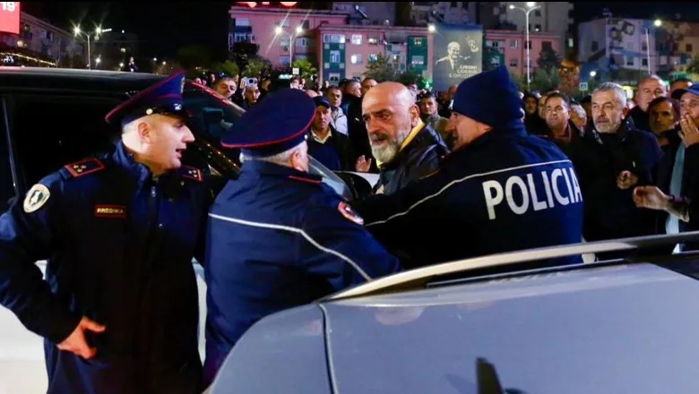 Shkon në 44 numri i protestuesve të shoqëruar në policia nga protesta e opozitës