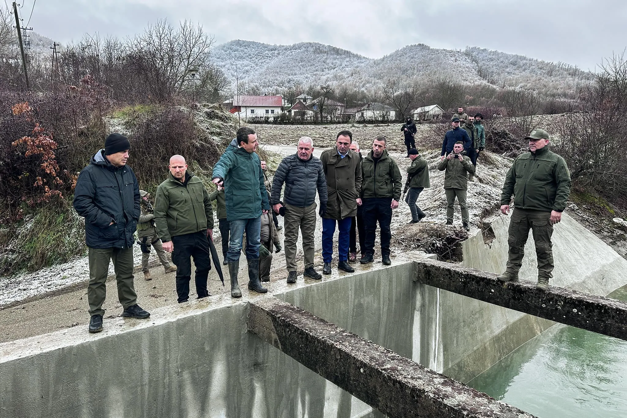 Deputeti gjerman i drejton gishtin Vuçiç për sulmin me tritol: Metoda si të Rusisë