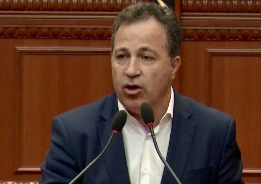Peleshi flet për vendimin e gjykatës Administrative për deputetët e opozitës: Ndajeni mendjen, do i zbatoni vendimet e gjykatave apo do të digjni karriget