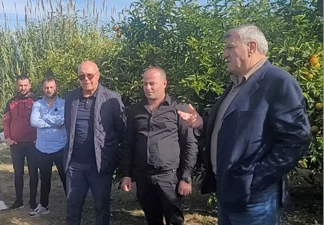 Kreu i Agrares Duka, takim me fermerët