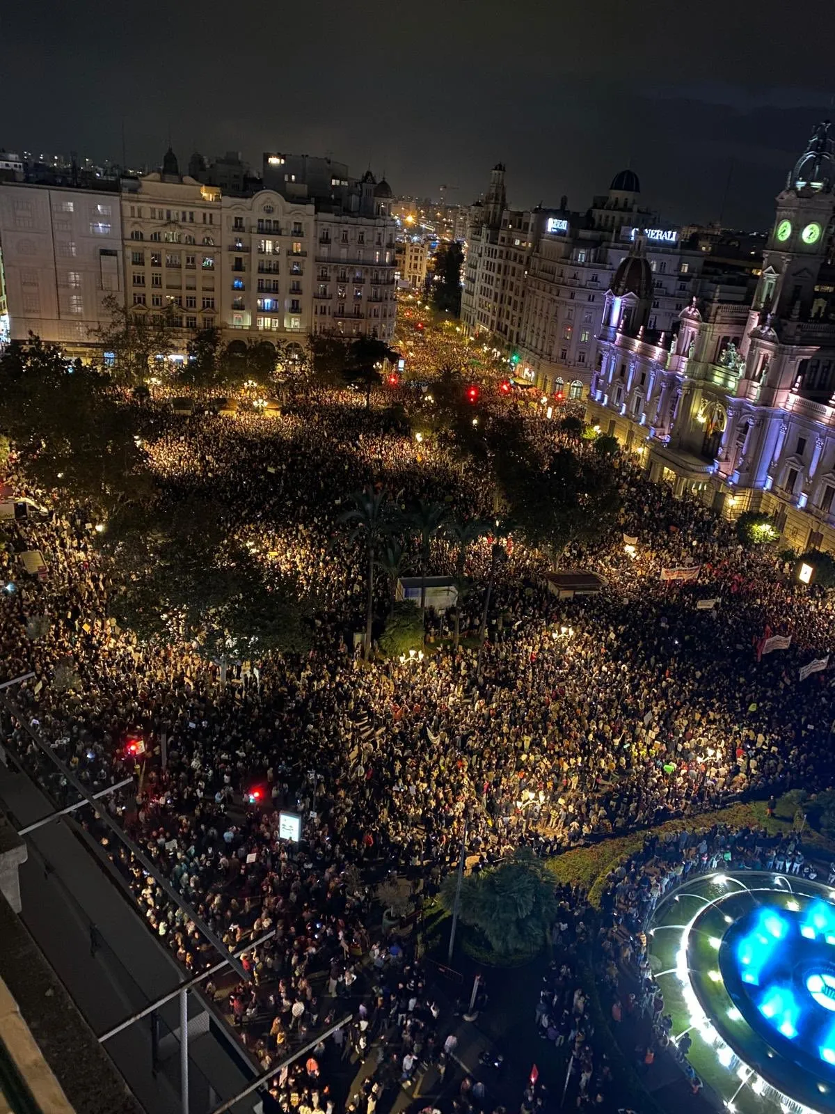 Mbi 100.000 njerëz protestojnë pas përmbytjeve në Valencia