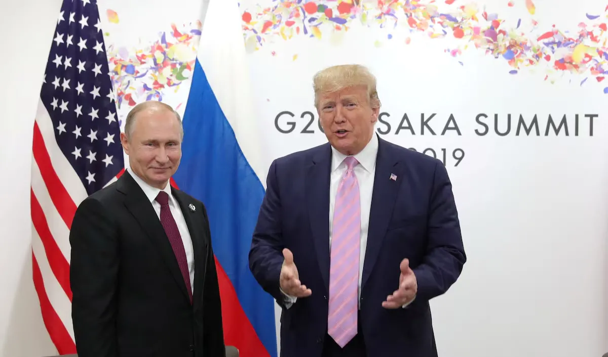 Trump dhe Putin bisedojnë, ndërsa Biden planifikon të bindë Trump-in për të qëndruar pranë Ukrainës