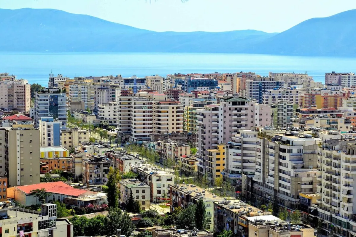 Vlora mban rekordin me 65% të banesave në pallate bosh, Durrësi 58%