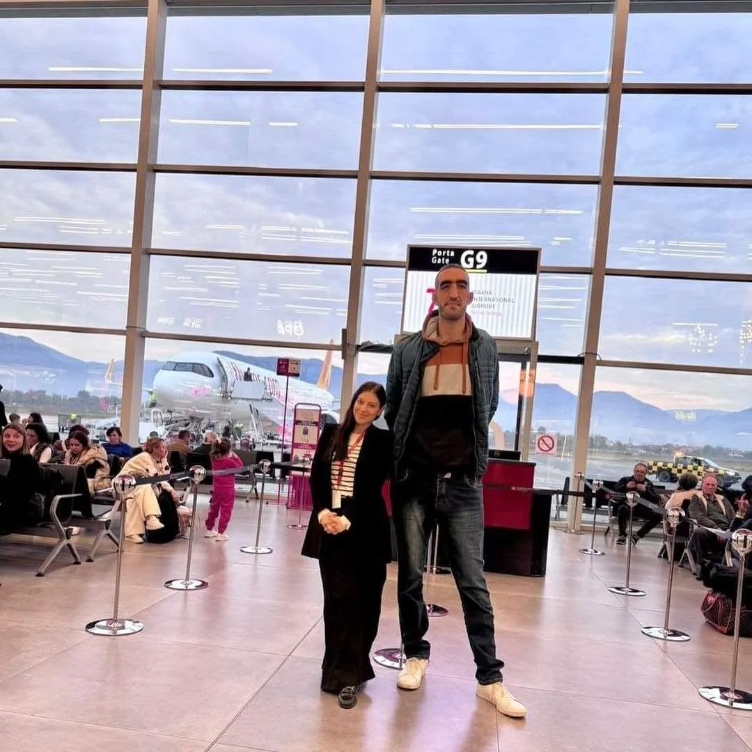 Vjen në Shqipëri burri i 3-të më i gjatë në botë