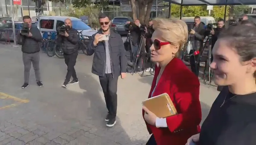 Monika Kryemadhi paraqitet në SPAK: Erdha të marr dosjen