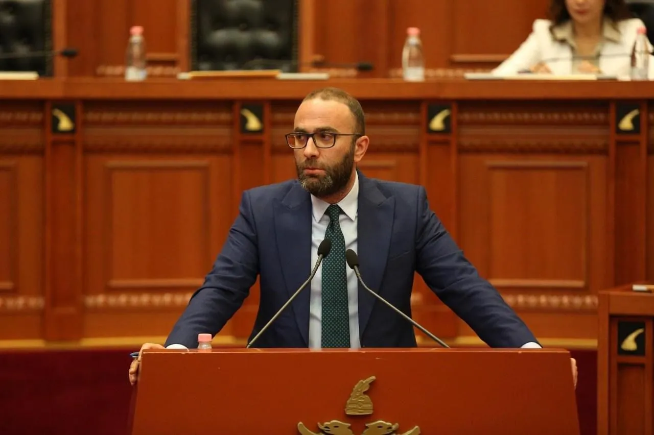 Bardhi akuza qeverisë: Nuk ju intereson varfëria e pensionistëve, por luksi juaj personal