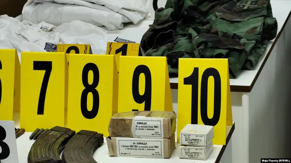 Në veri gjenden armë dhe uniforma ushtarake të SHBA