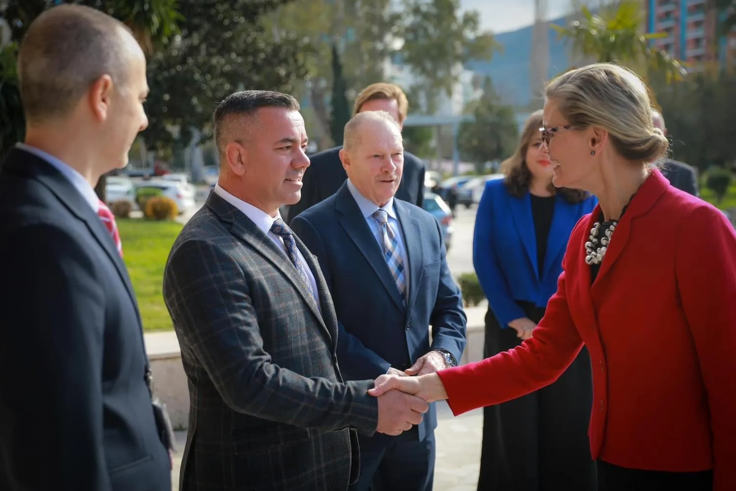E Ngarkuara me Punë Nancy VanHorn takim me drejtorin Rajonal të AMP-së