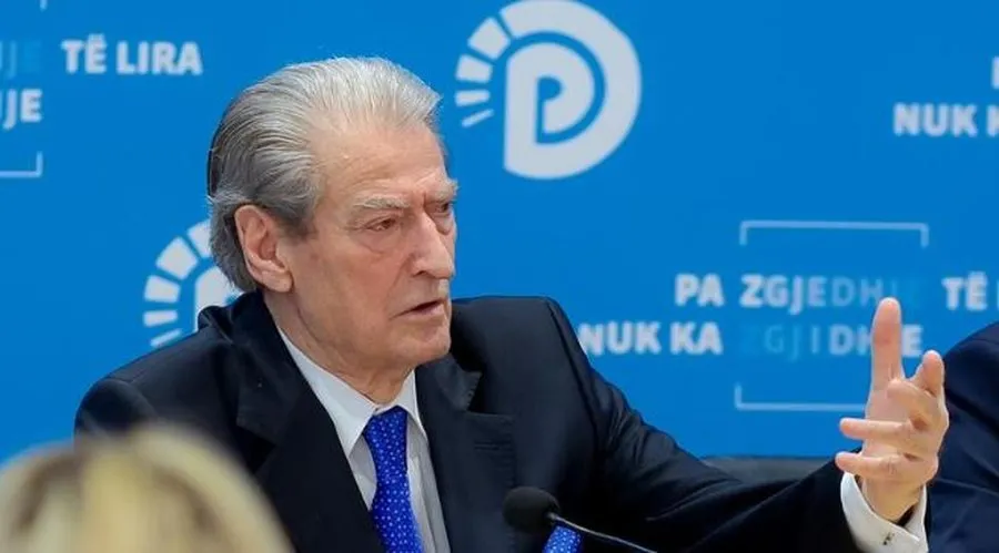 Berisha akuza  deputetëve të PS: Vijnë në Kuvend me Louis Vuitton dhe Hermes me vlerë deri në 500 mijë euro