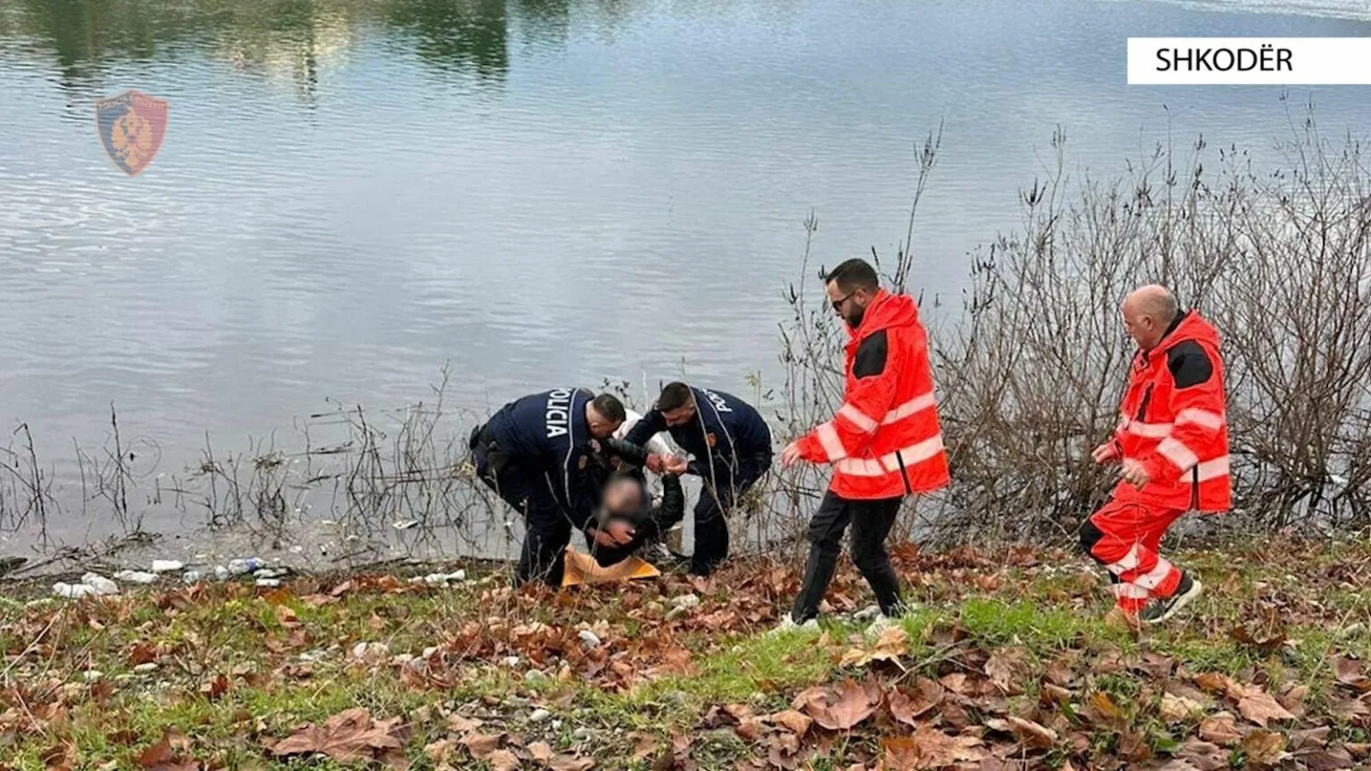 Shkodër/ Dy efektivët shpëtojnë 75-vjeçarin që tentoi të mbytej në Bunë