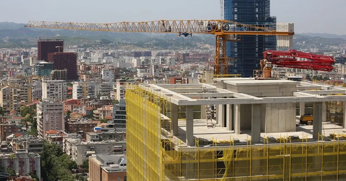 Flluska në ndërtim po afron? FMN i bën thirrje BSH të kufizojë dhënien e kredive