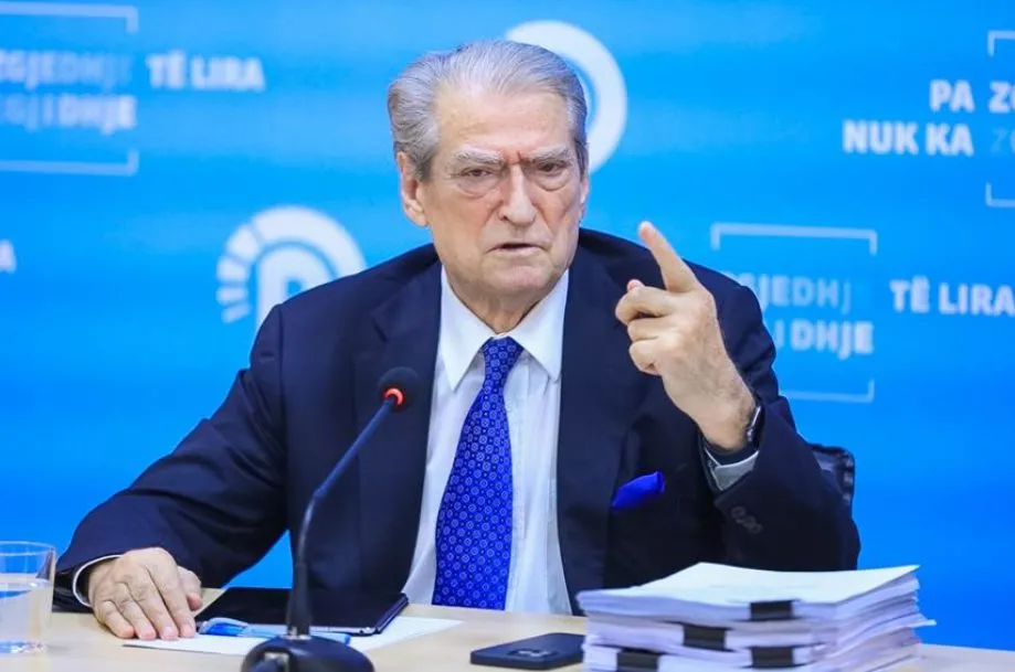 Berisha: Pres administratën Trump për të nisur përpjekjet për zhbërjen e vendimit “non grata”