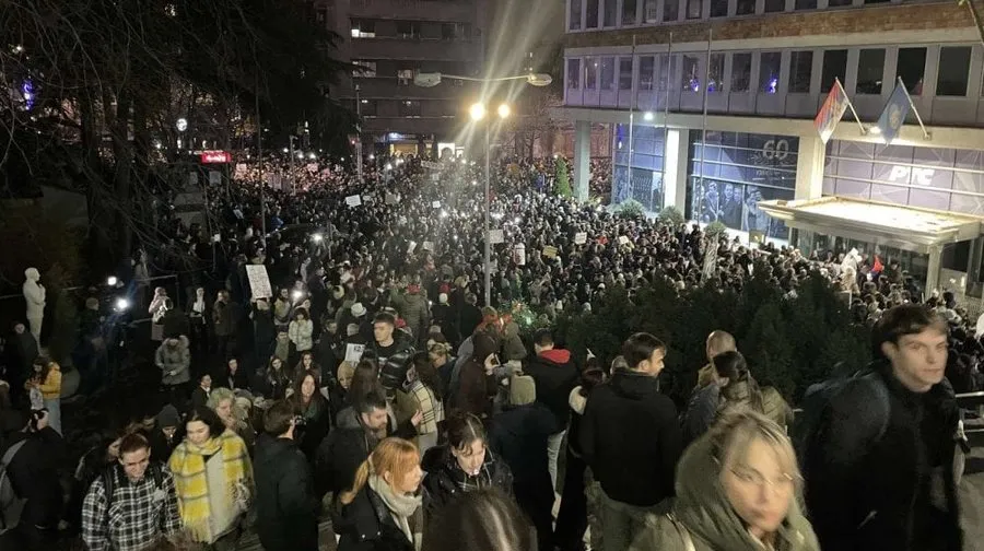 Mijëra studentë kundër Vuçiç,  paralizojnë Beogradin