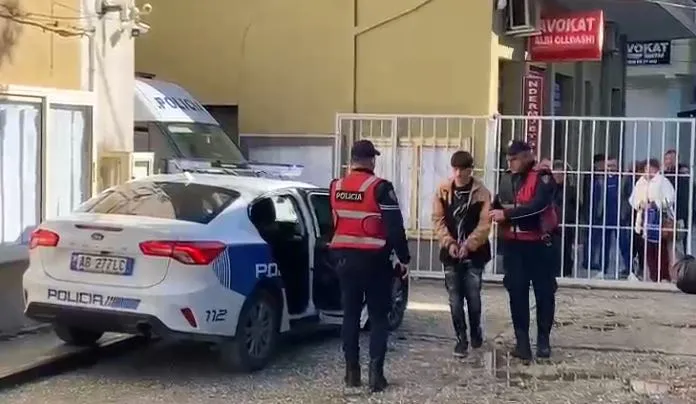 Plagosi shokun, gjykata e Fierit merr vendimin për 17-vjeçarin