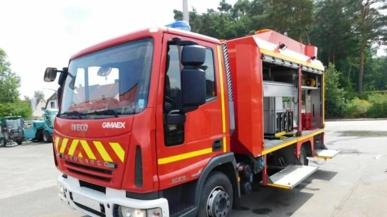 Përfshihet nga flakët banesa në Maliq, shpëtojnë mrekullisht familjarët